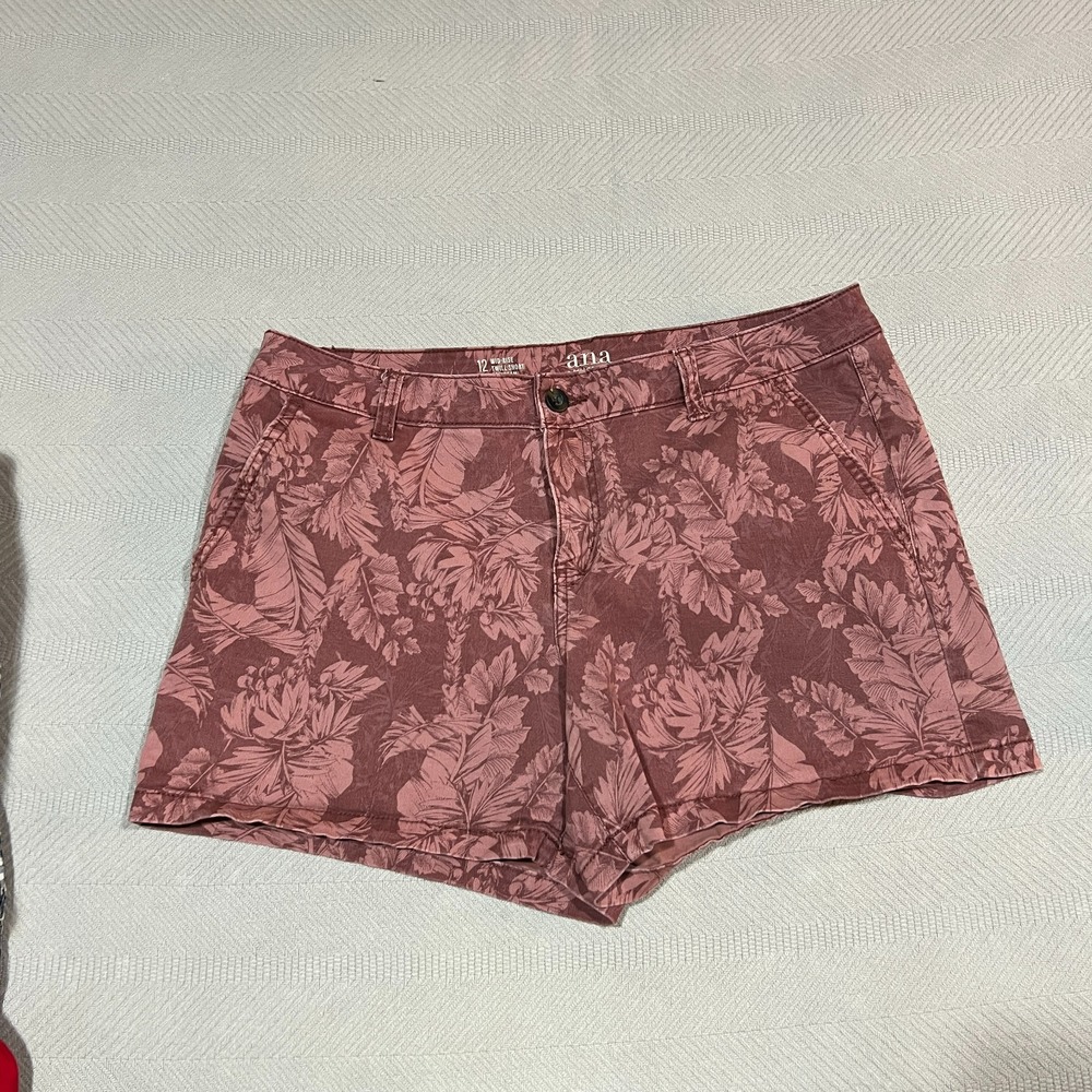 ANA a.n.a. Pink Floral Leaves Flat Front Cotton Mid Rise Shorts Womens Size 12